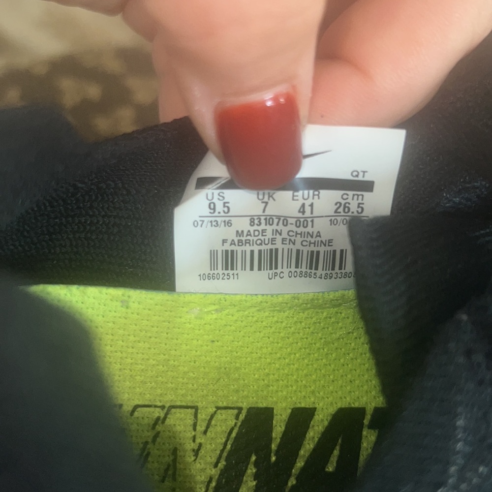 Nike - Picture 3 of 5